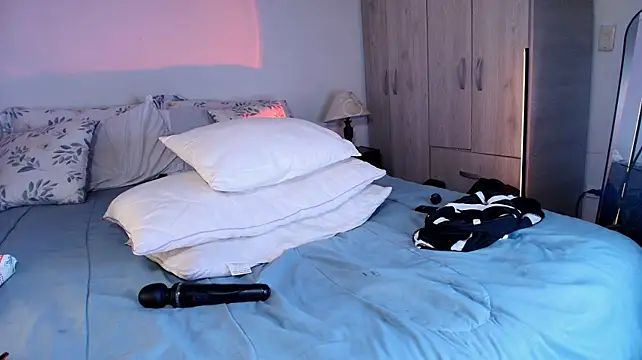 HelennaMoon_ - 1 finger in my ass
