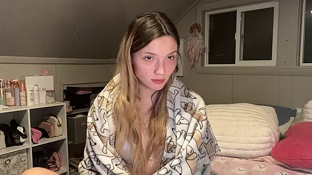 Kaialuvv - Strip to lingerie