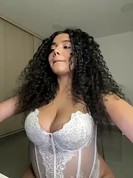 Curlyierr - UNDRESS AND GET NAKED