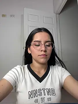Trixie_pop - remove shirt :dancing::flirt: