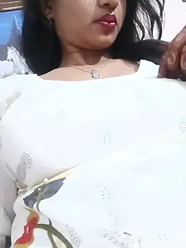 Avii5 - Showing boobs