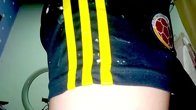PetiteIvoryQueen19 - ride the dildo with my ass