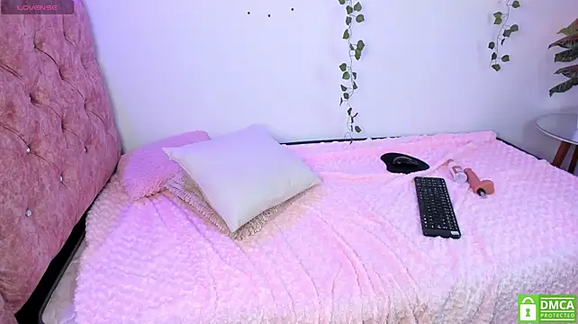 Emma_gray33 - oil and my body