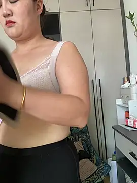 Amy1688 - 户外脱内裤特写小穴