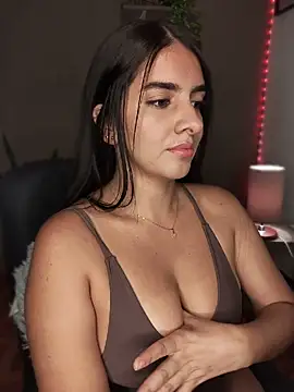 Gabby_Hill - open ass in 4 😎😏