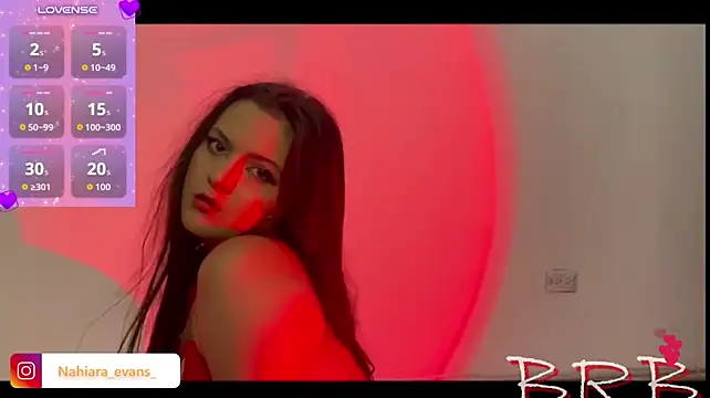 NahiaraEvans_ - show ass