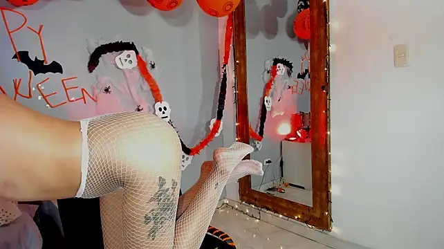 Milly_Palmer - oil-covered boobs show