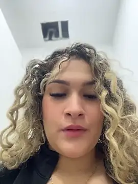 Sara_smiiith211 - Take off my bra in public