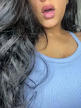 Bea3liz - Show ass with plug