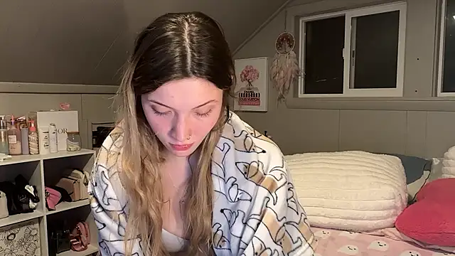 Kaialuvv - Strip to lingerie