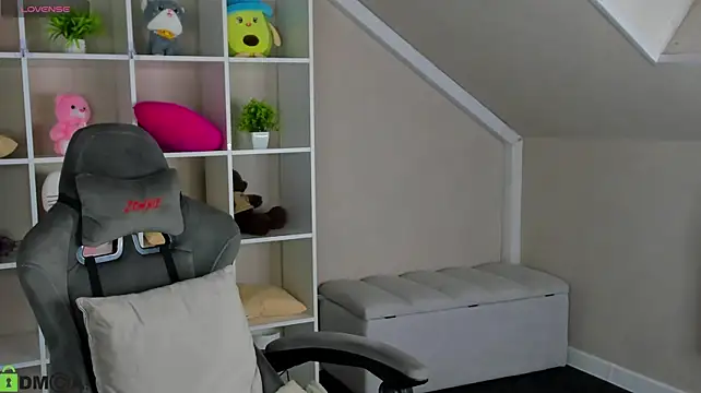 Jooyce_Howward - posa doggy off panty