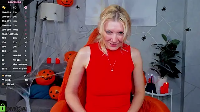 Julie_Lucas - card with a task show panties