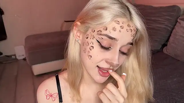 Tinyvivy - lips and tongue close up