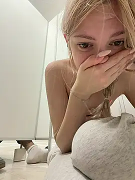 Elsawhere - show panties! rub rub pussy!