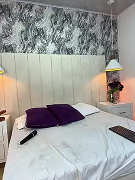 Candycoxx_606 - 1 finger in my ass