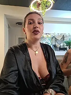LaylaBlakes - Help me choose what to take off next 🚫