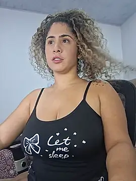 Lilith_30 - undress for 5 minutes