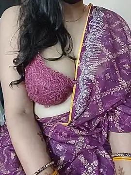 _in_v_a_n_i_ll_a - Hard boobs press and suck