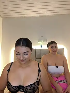 Nicolexxaleja - kiss and show titts