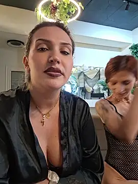 LaylaBlakes - Help me choose what to take off next 🚫