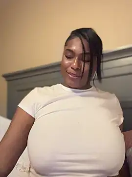CandyLuxxxx - Titty fuck ♥️ squirt vid last tip