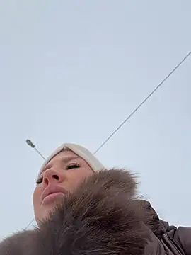 NewLale - Show naked ass