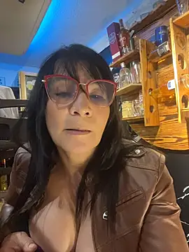 _Pamela04 - Suck cock of customer in the bar