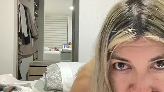 LunaBeya - dildo until orgasm