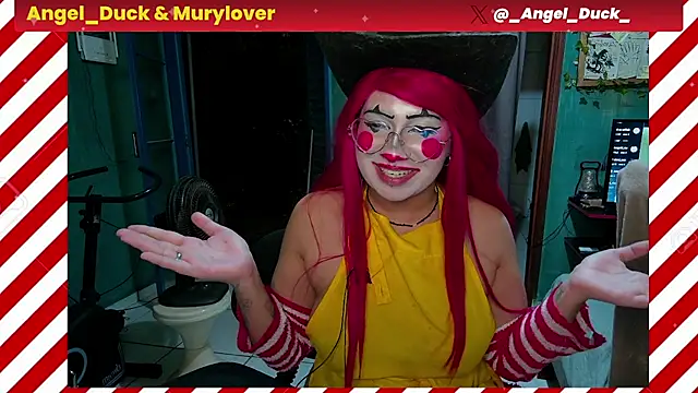 Angel_Duck - Mury usar vibrador na Angel 1 min