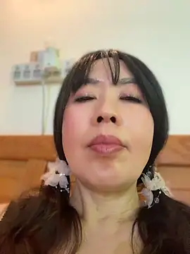 Hongxing188 - 完成目标:M腿、骑乘视角、后入视角、手指入穴、疯狂揉捏奶子、BB坐脸、比奶心