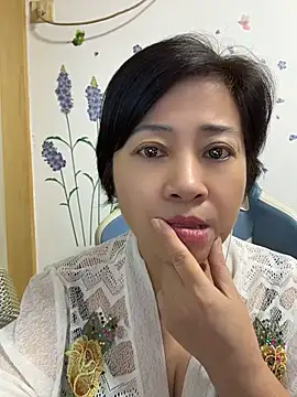 Mimi_6888 - 反差少妇，赚米养家，更多大尺度表演，各种好玩的小道具，都在​C​2C，快来跟我一