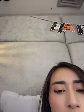 IvonneOwen - Buttplug on & intense masturbation