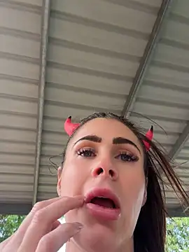 Aus_queen - Dildo pussy public outdoors
