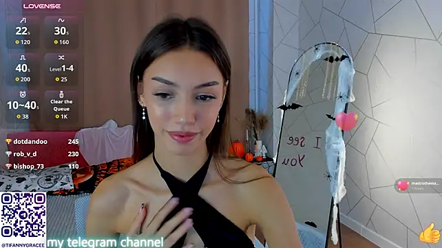 Tiffany-Grace - show tits