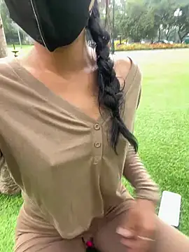 HoneyNana2000 - cut the holes in the leggings.Cắt quần🤭