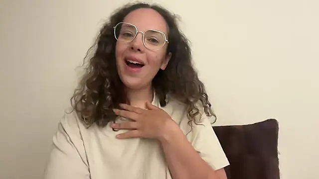 Kiki_And_The_Peach - Sit on cam 🐒