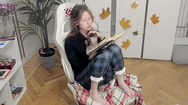 Silly__Milly - dildo head in pussy