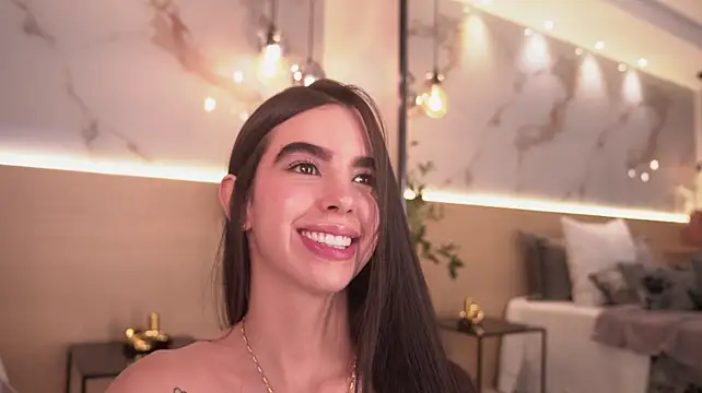 SolAvelar - 🍓Slow Striptease🍓