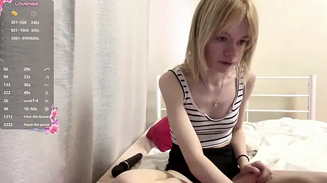 Tutsicuttie - help me take my top off ><