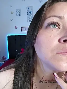 Isa_bluee - topless for 2 minutes with oil