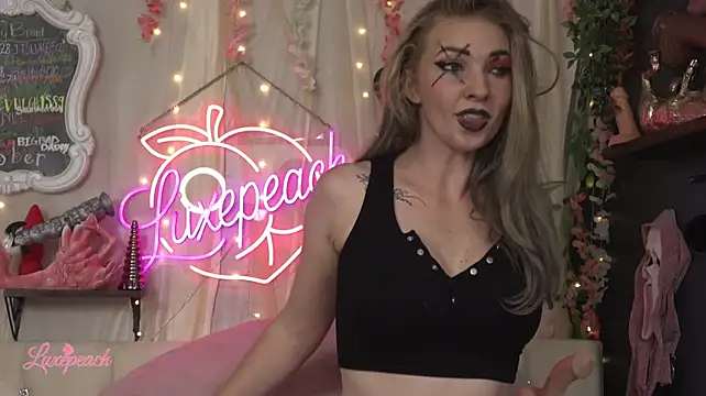 Luxe_Peach - Finger My Holes