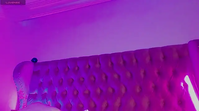 Emma_Saylor - show my big tits and clamps