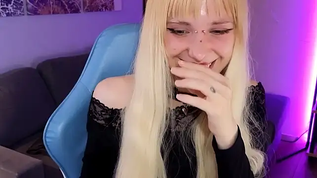 cherrie_bite