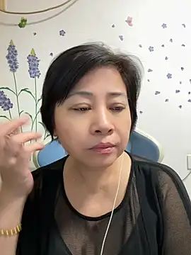 Mimi_6888 - 反差少妇，赚米养家，更多大尺度表演，各种好玩的小道具，都在​C​2C，快来跟我一