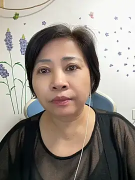 Mimi_6888 - 反差少妇，赚米养家，更多大尺度表演，各种好玩的小道具，都在​C​2C，快来跟我一