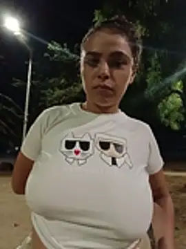 Mommy-Hot - Strange Touch my Tits In the public park