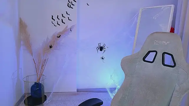 Monica_Sky - Camera on the floor and squats no pantie