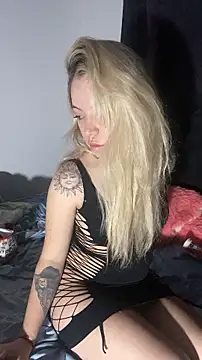 Nathashabennethh - pussy flash hidden around the house