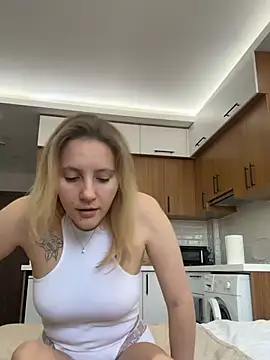 Ann_first_kiss - spank ass