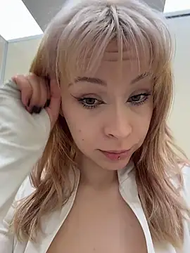 _Little_Ginger - Topless open door